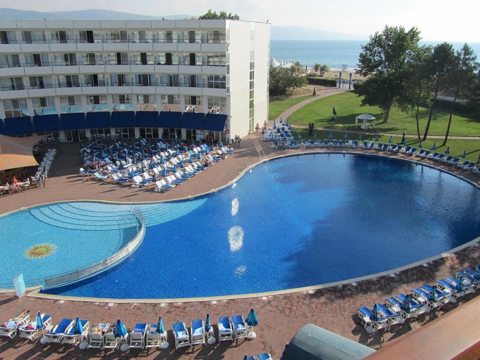 Basen i teren hotelu RIO Helios Palace w Sunny Beach w Bułgarii