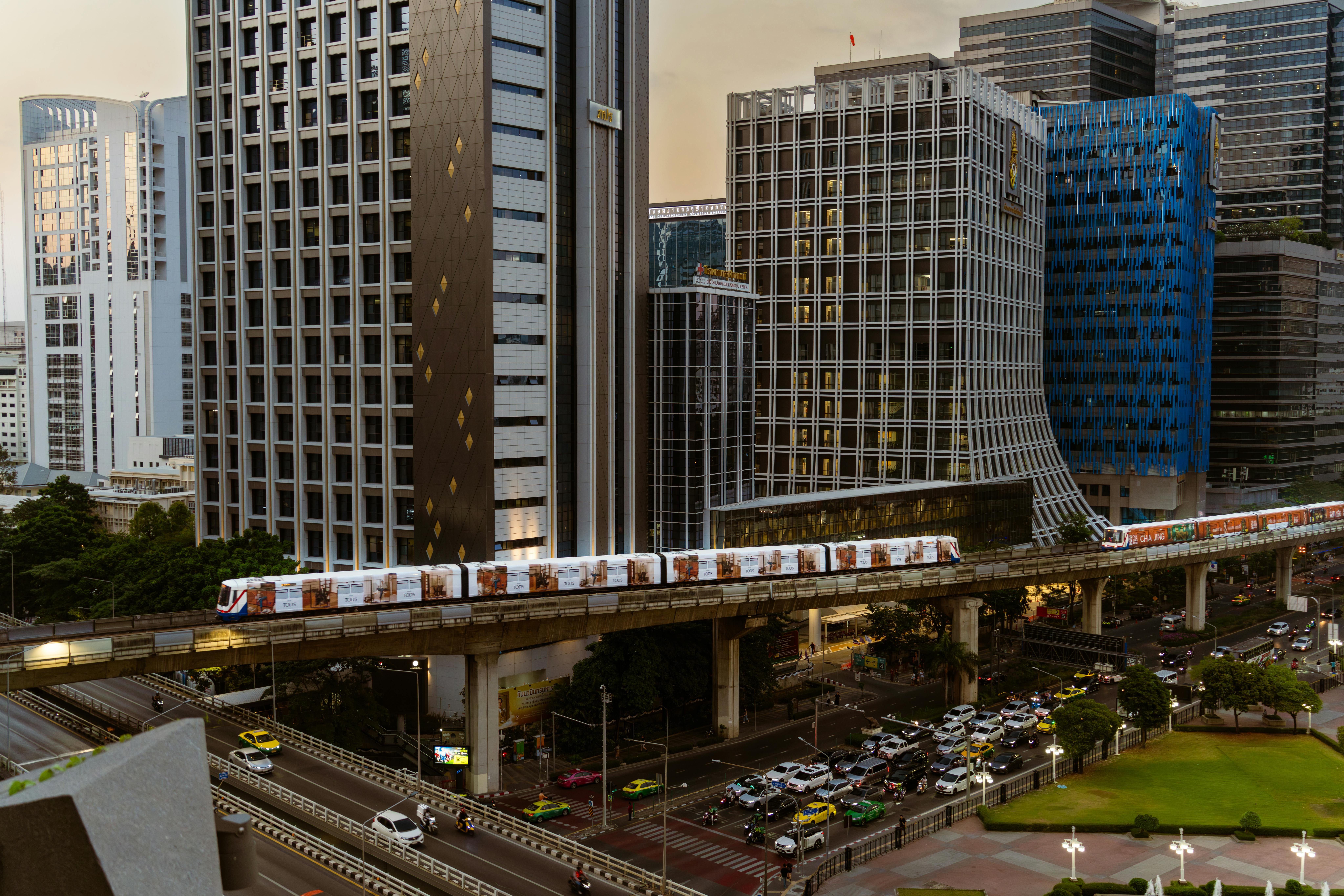 Nowoczesna zabudowa w Tajlandii jako ilustracja gotowego condo