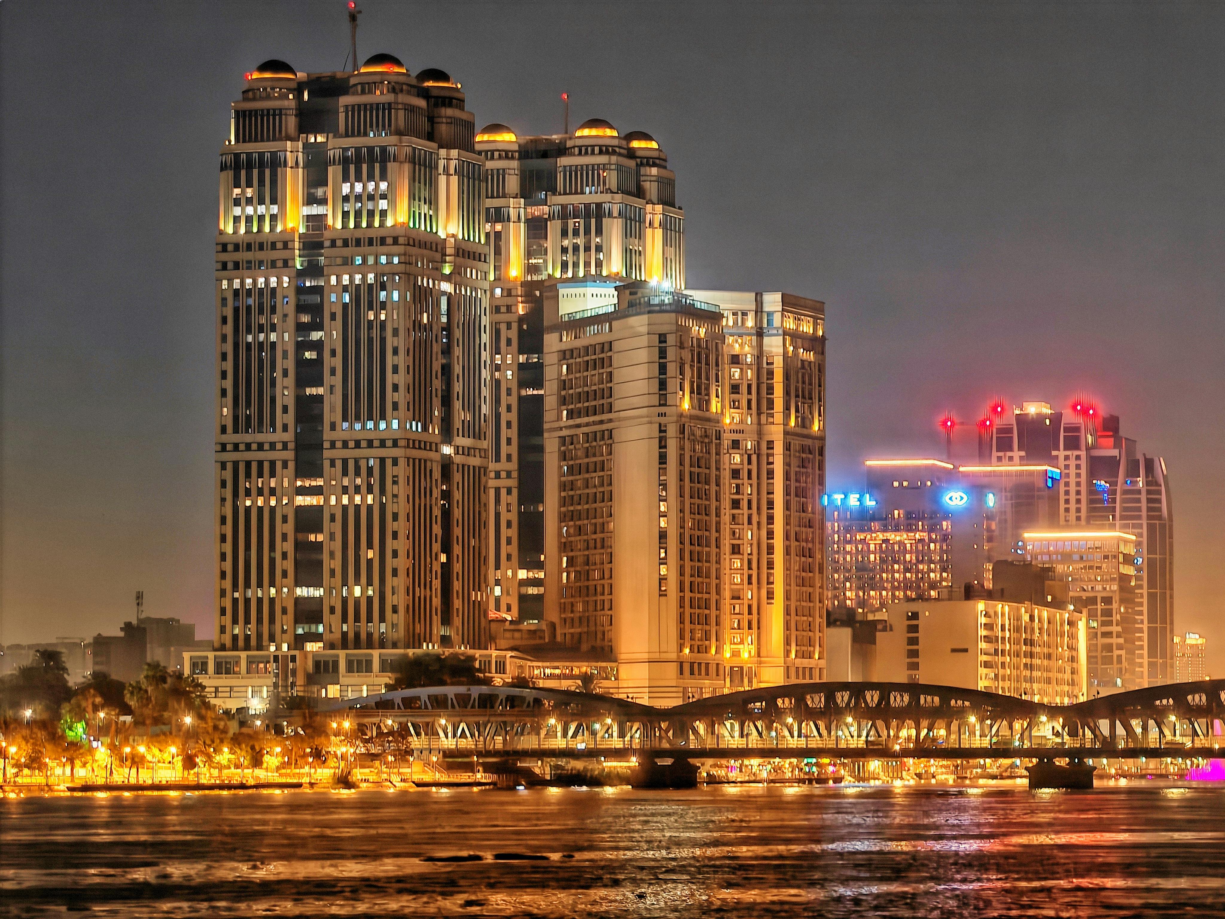 Panorama Kairu – ilustracja miejskiego segmentu nieruchomości w Egipcie