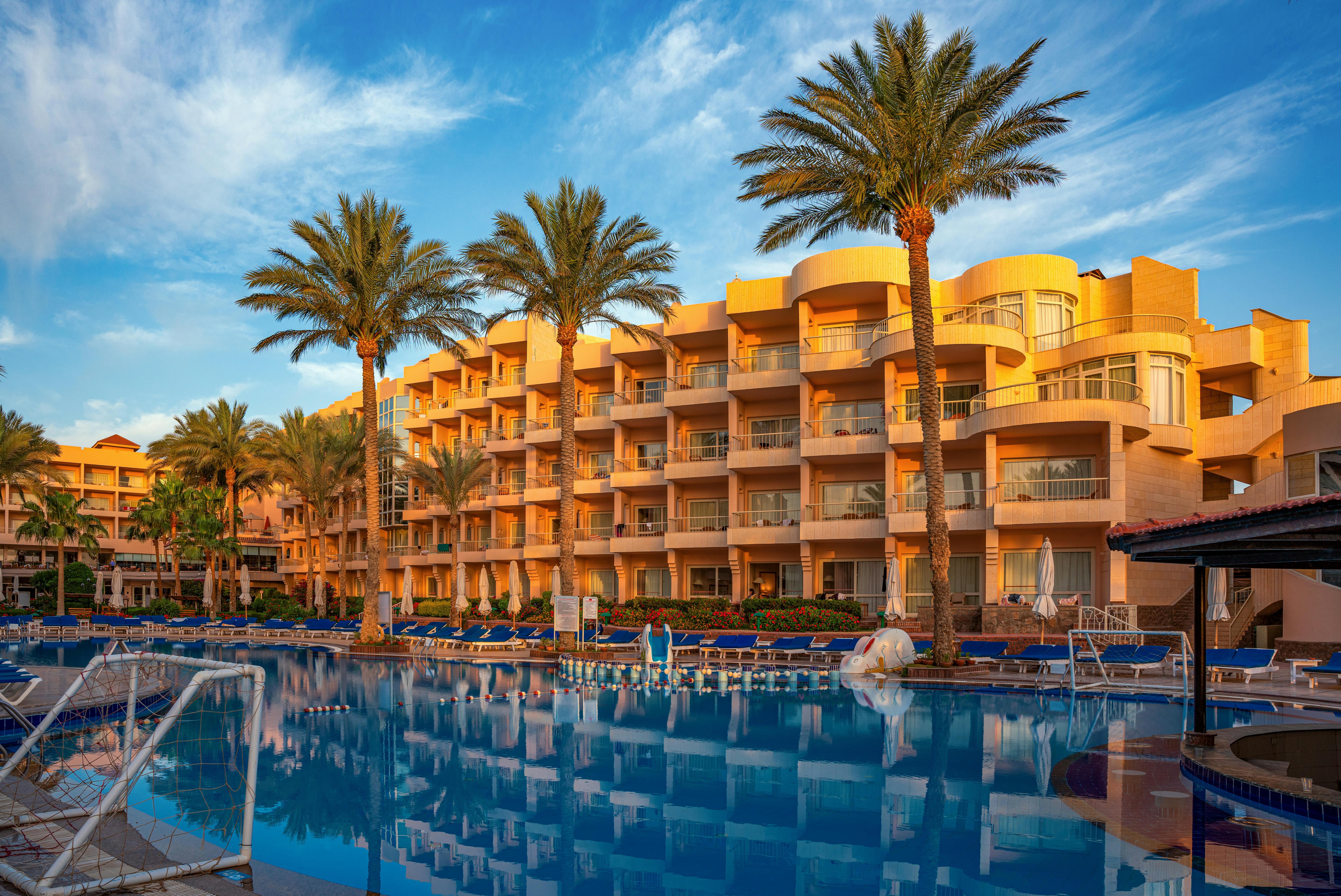 Apartamenty resortowe nad wodą w Egipcie – ilustracja do przewodnika zakupu nieruchomości