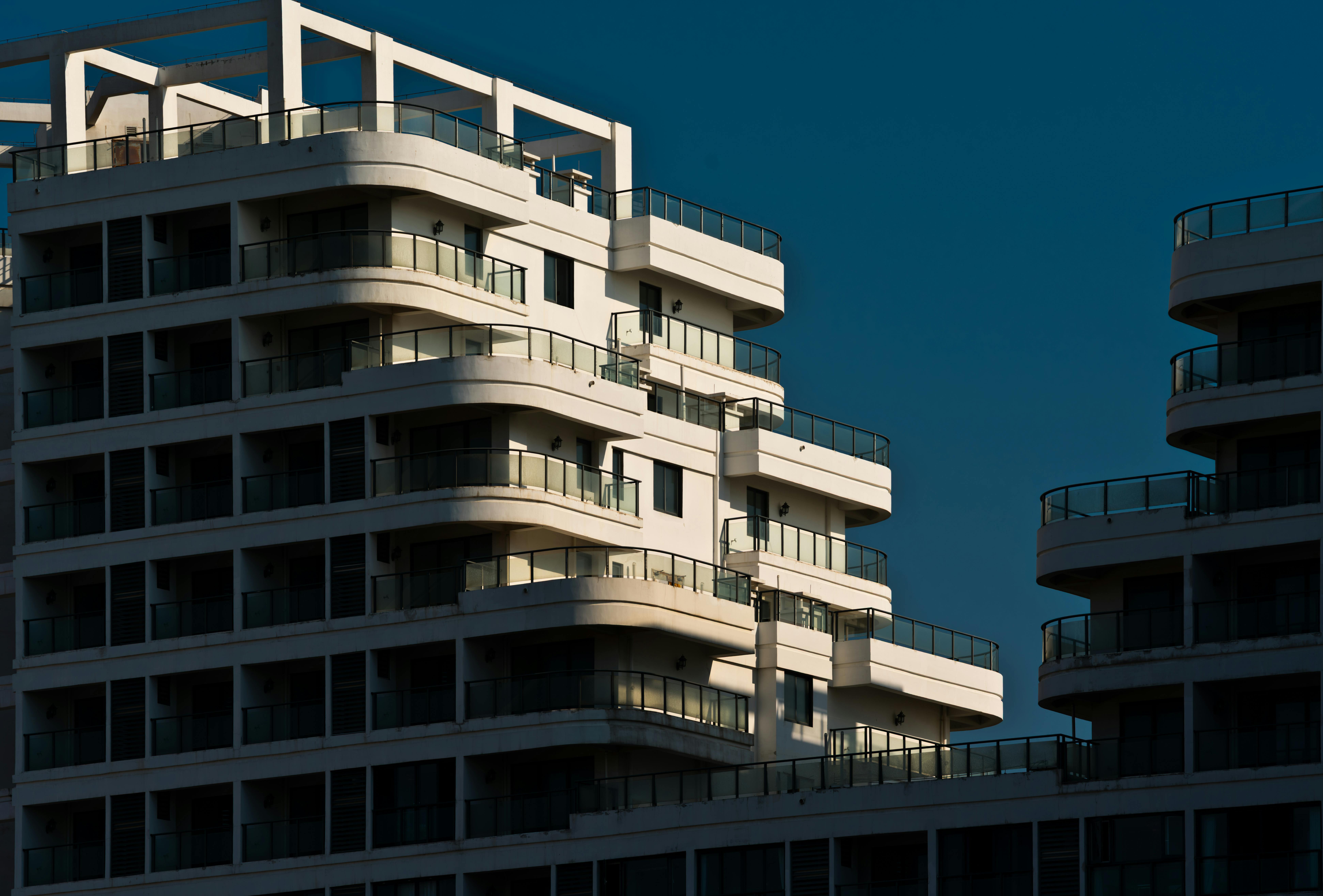 Nowoczesna zabudowa w Tajlandii jako ilustracja kosztów projektu i utrzymania condo